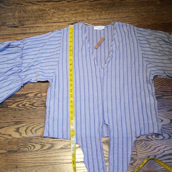 BNWOT Light Loose Top w tie at waist - Picture 3 of 4